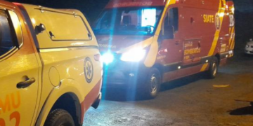 Homem é agredido e baleado após negar entrega de arma a trio armado no Porto Meira