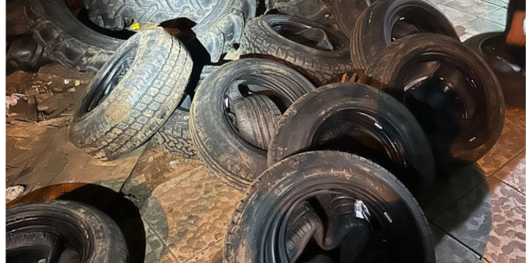 PF apreende pneus e peças náuticas contrabandeadas no bairro Jardim América