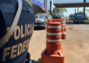 PF realiza extradição de foragido ligado a facção criminosa paulista