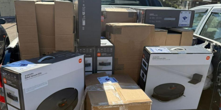 Receita Federal apreende R$ 300 mil em mercadorias em estacionamento na Vila Portes