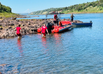 Pescadores paraguaios sofrem naufrágio no Rio Paraná; um morre e outro segue desaparecido