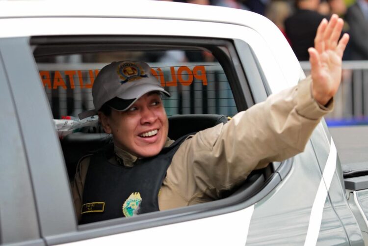 Desfile de 7 de Setembro reúne 15 mil pessoas e celebra civismo na Avenida Paraná