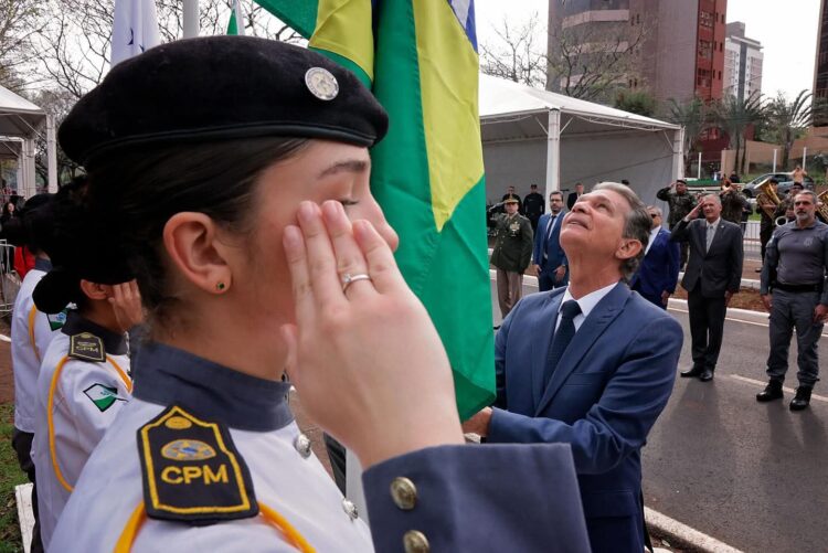 Desfile de 7 de Setembro reúne 15 mil pessoas e celebra civismo na Avenida Paraná