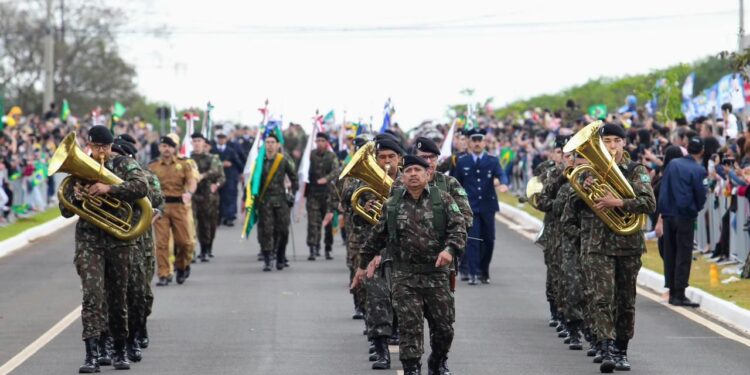 Trânsito será interditado para desfile de 7 de Setembro na Avenida Paraná
