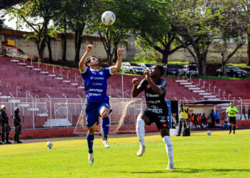 Foz domina, mas falha no fim e Azuriz vence por 1 a 0 no Estádio do ABC