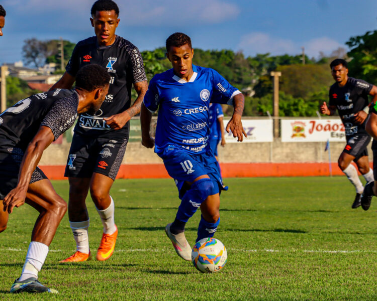 Foz domina, mas falha no fim e Azuriz vence por 1 a 0 no Estádio do ABC