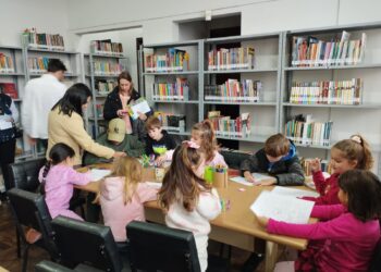 Biblioteca Elfrida Engel celebra 62 anos com programação de histórias, cinema e bolo