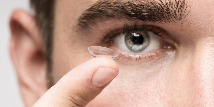 Do primeiro uso à rotina diária: desvendando as lentes de contato