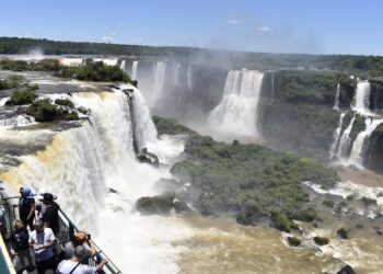 Turismo: Parque Nacional do Iguaçu comemora visitação de mais de 155 mil pessoas em agosto