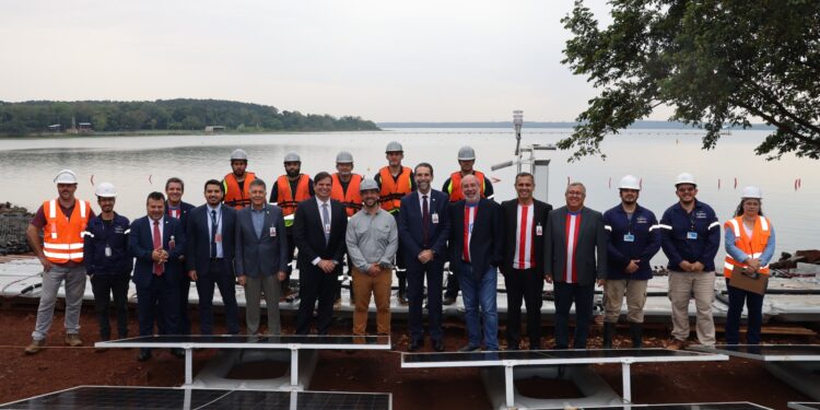 Itaipu avança na instalação de usina solar flutuante no reservatório