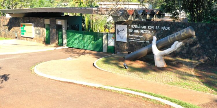 IFPR Foz do Iguaçu promove visita guiada para apresentar cursos e tirar dúvidas sobre Processo Seletivo