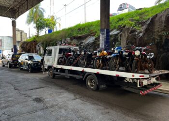 PRF apreende 55 motos em operação na BR-277, na área da Ponte da Amizade