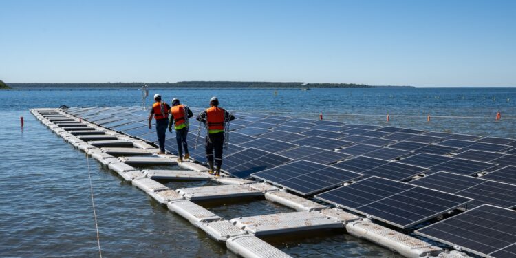 Itaipu inicia montagem de usina solar flutuante no reservatório da hidrelétrica
