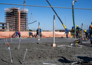 Após 12 anos de paralisação, Itaipu acompanha início da concretagem do novo campus da Unila