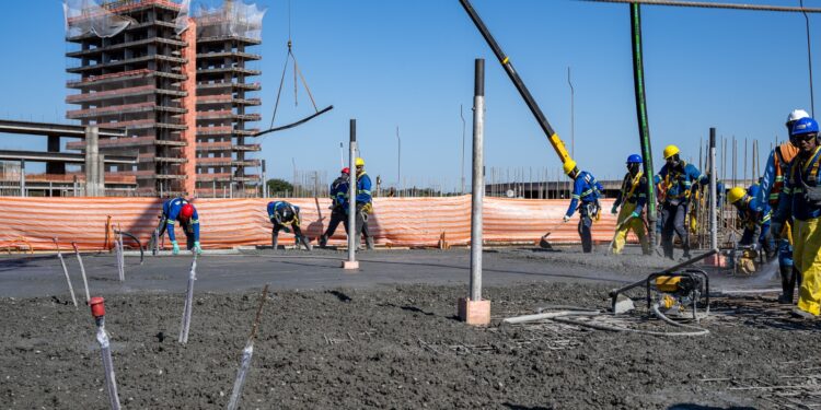 Após 12 anos de paralisação, Itaipu acompanha início da concretagem do novo campus da Unila