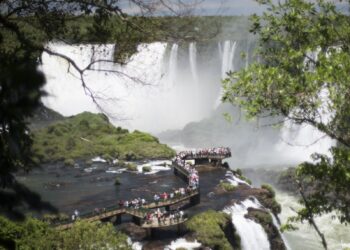 Parque Nacional do Iguaçu terá horário ampliado para a visitação até sexta-feira (19)