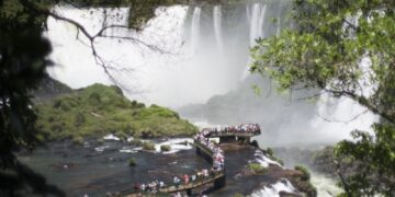 Parque Nacional do Iguaçu terá horário ampliado para a visitação até sexta-feira (19)