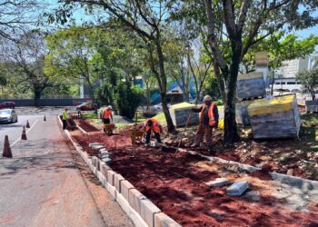 Obras de revitalização avançam na região central da Avenida JK, em Foz
