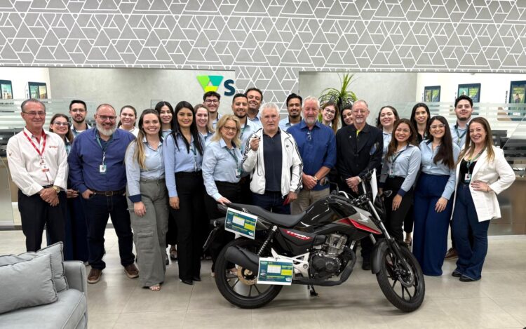 Sicoob premia cooperados com duas motos zero em Foz do Iguaçu
