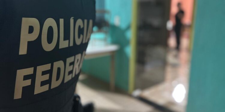 Polícia Federal prende foragidos por tráfico e homicídio com apoio da Polícia Civil