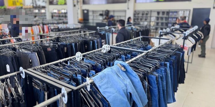 Receita Federal apreende mercadorias falsificadas em loja fiscalizada na BR-277