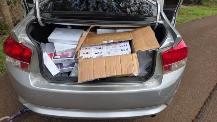 Carro capota com R$ 200 mil em celulares após perseguição na BR-277