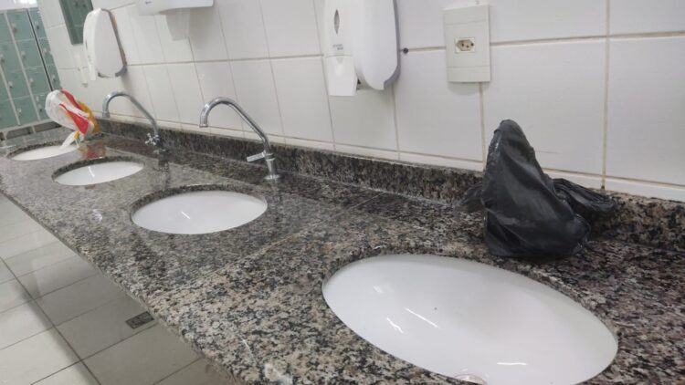 Descaso com manutenção de áreas administrativas do Hospital Municipal revolta trabalhadores