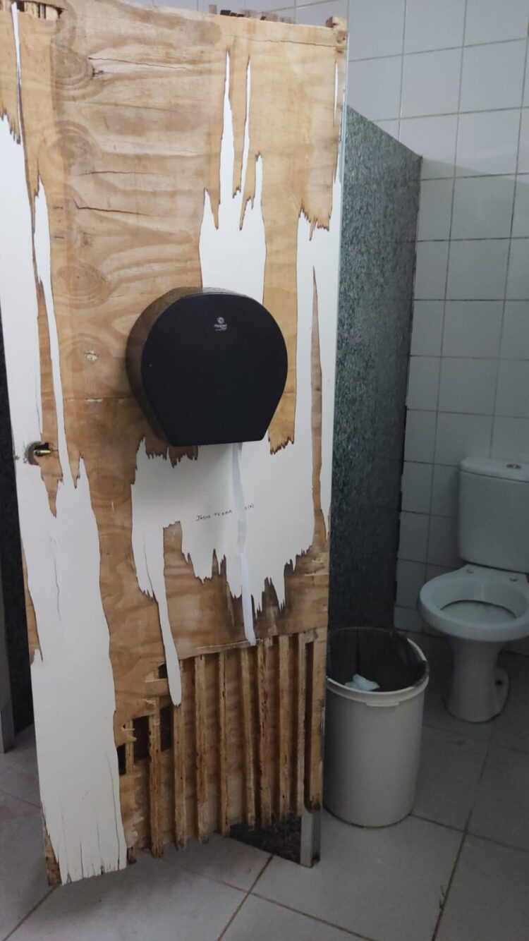 Descaso com manutenção de áreas administrativas do Hospital Municipal revolta trabalhadores