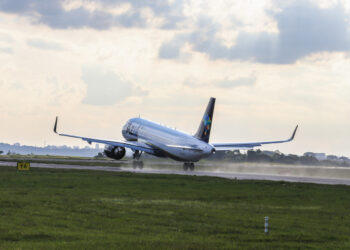 Foz do Iguaçu terá 64 voos extras da Azul na temporada de verão 25/26