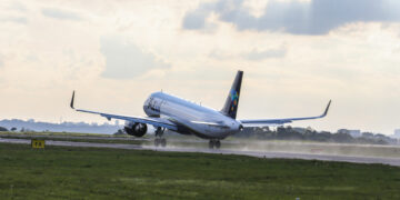 Foz do Iguaçu terá 64 voos extras da Azul na temporada de verão 25/26