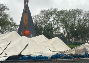 Temporal causa estragos em Itaipulândia e atinge estrutura da festa de Nossa Senhora Aparecida