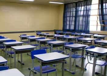 Comissão de Educação da Câmara critica gestão da pasta e secretaria responde