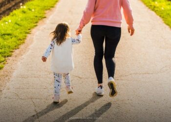 Câmara de Foz aprova prioridade para filhos de mães solo em vagas de ensino integral