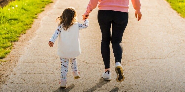 Câmara de Foz aprova prioridade para filhos de mães solo em vagas de ensino integral