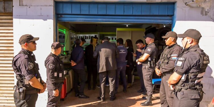 Após denúncia de irregularidades, fiscalização fecha loja no centro de Ciudad del Este