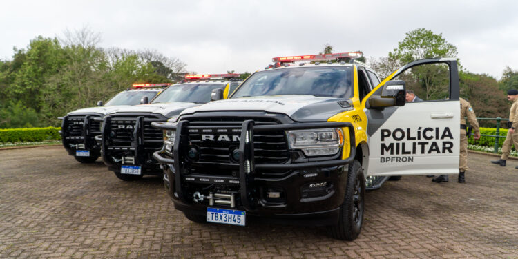 Blindagem, potência e carga alta: caminhonetes RAM reforçam patrulha na fronteira