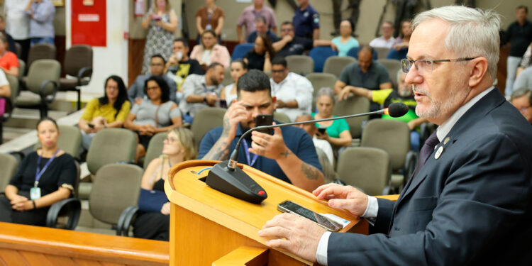 Justiça paralisa processo disciplinar contra vereador Ranieri