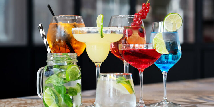 Mulher é monitorada com suspeita de intoxicação por metanol em Foz do Iguaçu