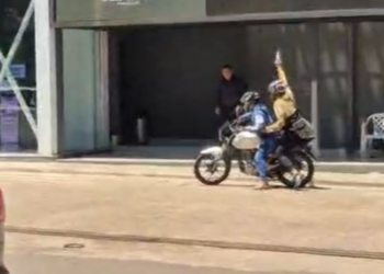 Dupla em moto assalta cambista e foge com cerca de 20 mil dólares em Ciudad del Este