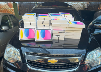 Fiscalização na Vila Portes apreende tablets contrabandeados e prende dois por porte ilegal de armas