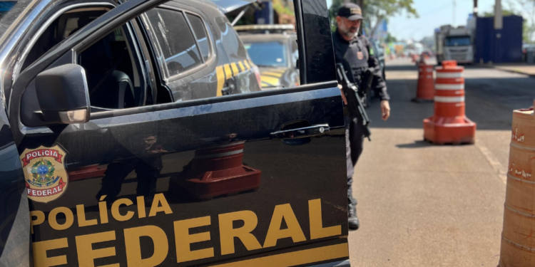 PF prende dois foragidos da Justiça brasileira localizados no Paraguai