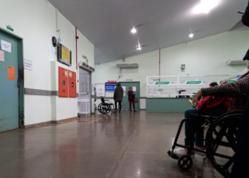 Homem é detido após quebrar computador e ameaçar médica na UPA João Samek