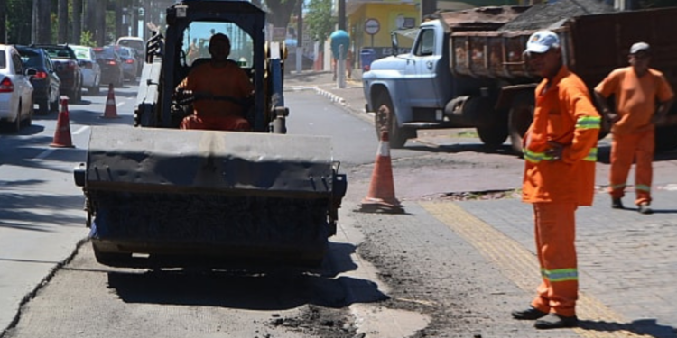 Buracos nas ruas pressionam gestão e provocam troca de comando na Secretaria de Obras