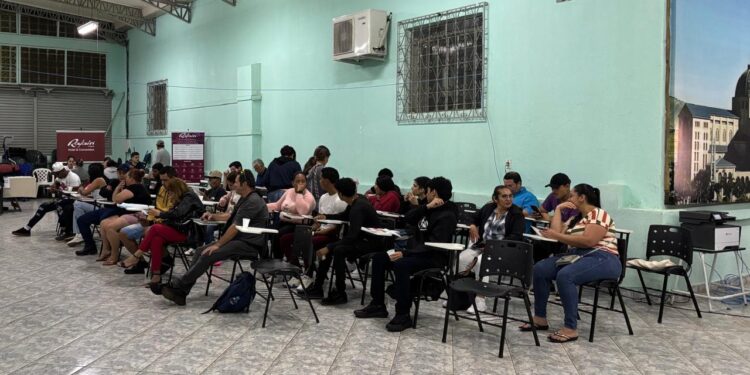 Mutirão de Empregos da Agência do Trabalhador leva mais de 100 vagas ao Porto Meira na terça (14)