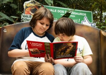 Crianças ganham livro sobre dinossauros ao visitar o Complexo Dreams em outubro