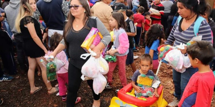 Lideranças do Bubas fazem campanha para presentear 3 mil crianças