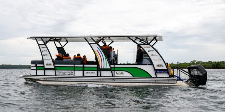 Itaipu apresenta embarcação pioneira movida a hidrogênio verde