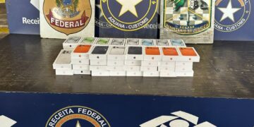 Veículo transportando R$ 230 mil em iPhones em fundo falso é barrado na Ponte da Amizade