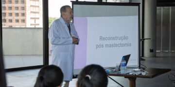 Outubro Rosa conscientiza colaboradores do Dreams Park Show sobre câncer de mama