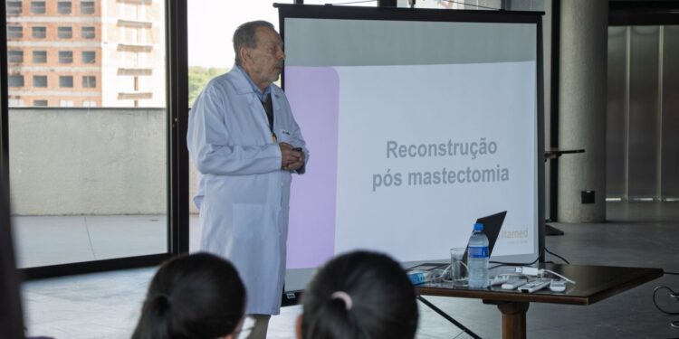 Outubro Rosa conscientiza colaboradores do Dreams Park Show sobre câncer de mama